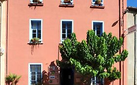 Chambres D'Hotes Et Gites- L'Abri Sous Roche